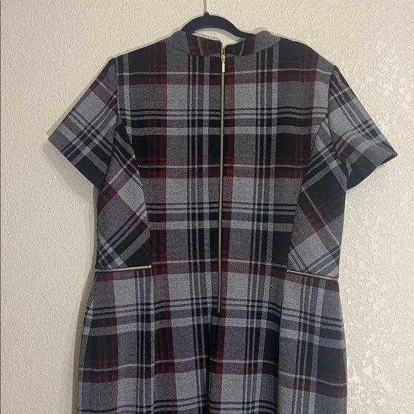 TAHARI Plaid Dress - Picture 8 of 13